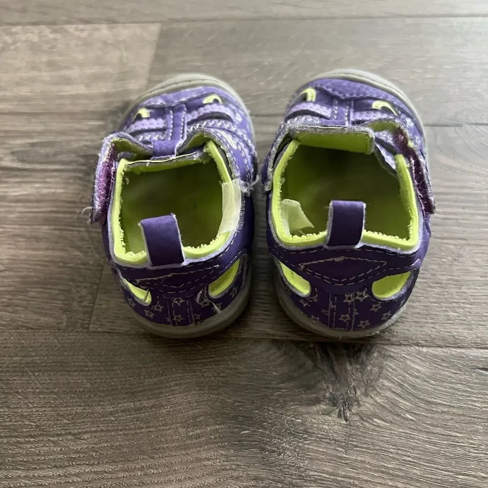 OshKosh Kids Size 2 Girls Water Outdoor Summer Shoes Purple / Neon Green / Gray
